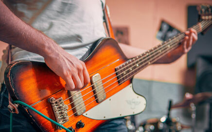 How to Record Bass Guitar: 4 Top Tips!